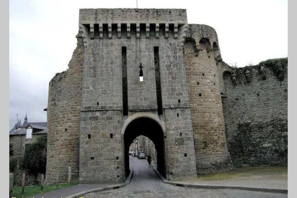 Charmant T1 Au Coeur Du Centre Historique De Dinan Exteriér fotografie
